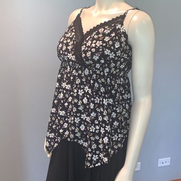 No Boundaries Juniors Plus Lace Trim Tank Top with Sharkbite Hem Large - Picture 8 of 10